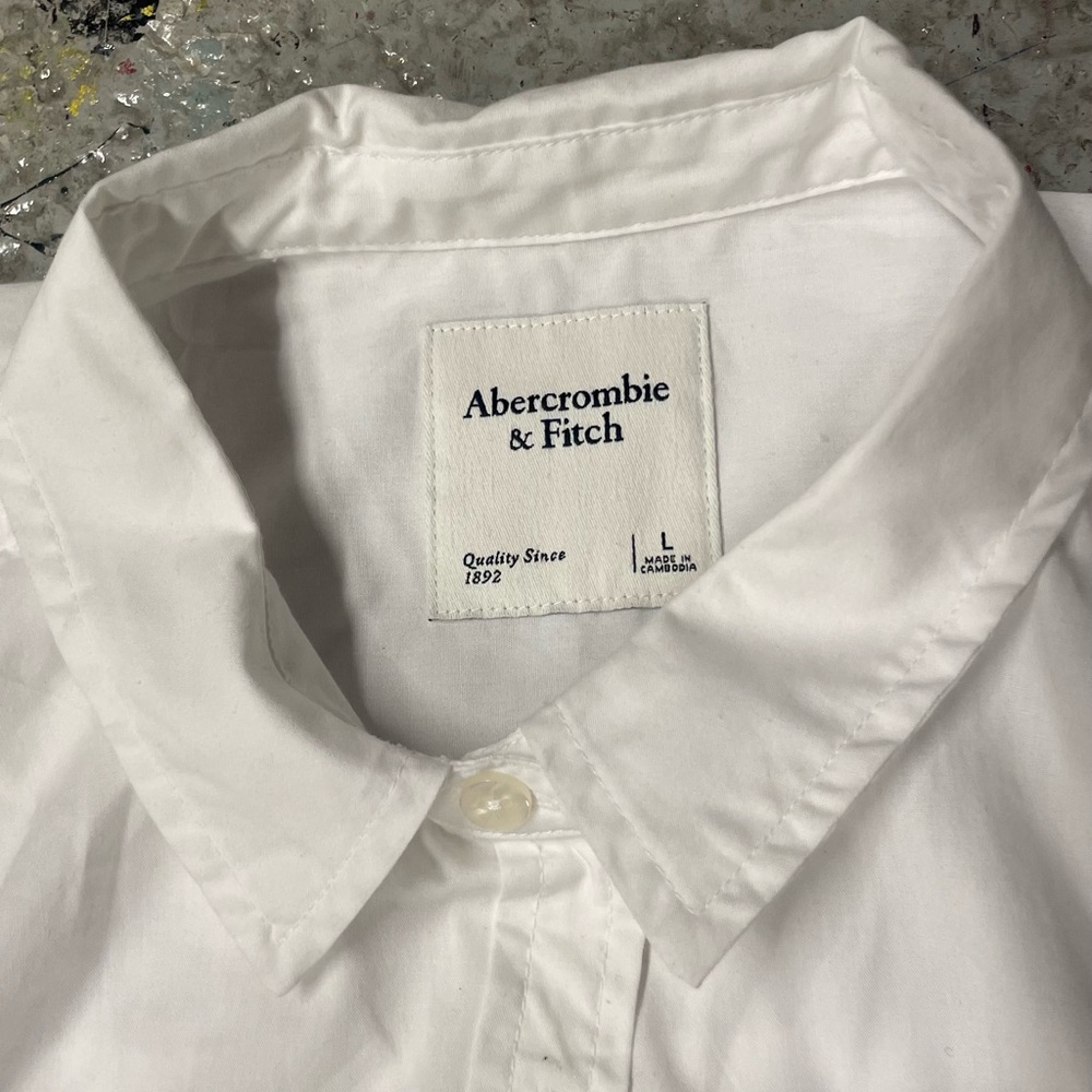 Abercrombie & Fitch White Cropped Button-Up Shirt with Drawstring Hem - Picture 2 of 4